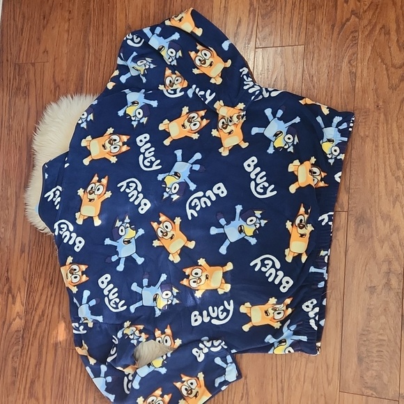 Bluey Adult Oversized Character Sweatshirt - Picture 4 of 4